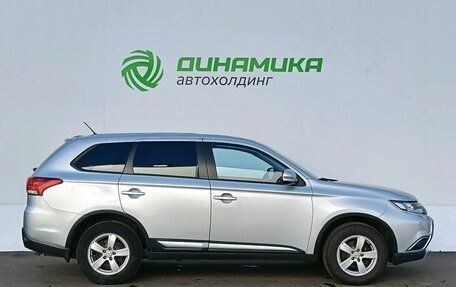 Mitsubishi Outlander III рестайлинг 3, 2015 год, 1 795 000 рублей, 4 фотография