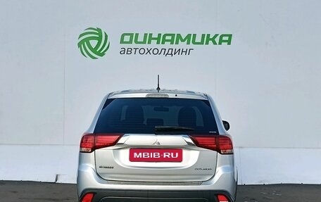 Mitsubishi Outlander III рестайлинг 3, 2015 год, 1 795 000 рублей, 6 фотография