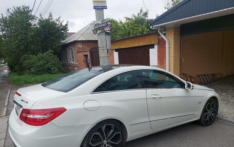 Mercedes-Benz E-Класс, 2011 год, 1 300 000 рублей, 3 фотография