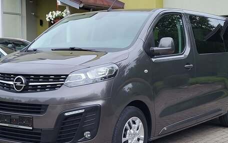 Opel Zafira Life I, 2020 год, 2 390 000 рублей, 3 фотография