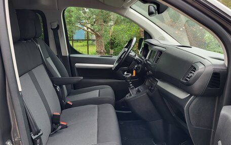 Opel Zafira Life I, 2020 год, 2 390 000 рублей, 19 фотография