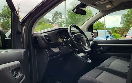 Opel Zafira Life I, 2020 год, 2 390 000 рублей, 14 фотография