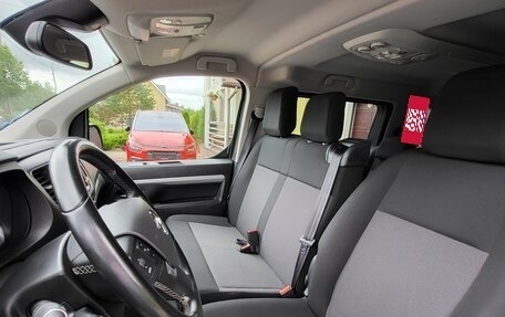 Opel Zafira Life I, 2020 год, 2 390 000 рублей, 15 фотография