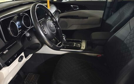 KIA Carnival, 2021 год, 4 300 000 рублей, 24 фотография