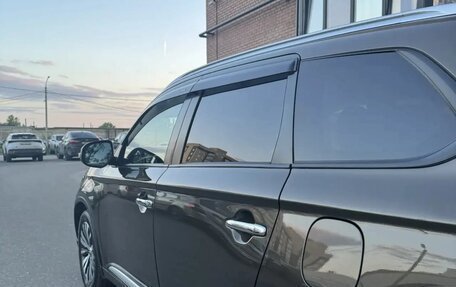 Mitsubishi Outlander III рестайлинг 3, 2019 год, 1 940 000 рублей, 6 фотография