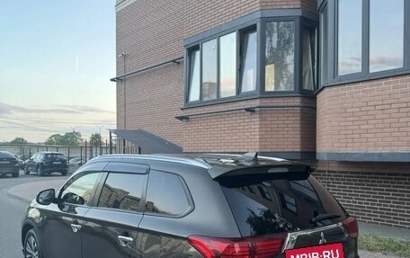 Mitsubishi Outlander III рестайлинг 3, 2019 год, 1 940 000 рублей, 7 фотография