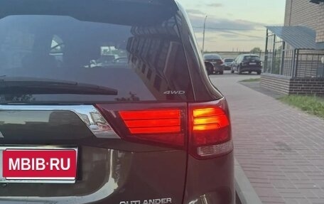 Mitsubishi Outlander III рестайлинг 3, 2019 год, 1 940 000 рублей, 11 фотография