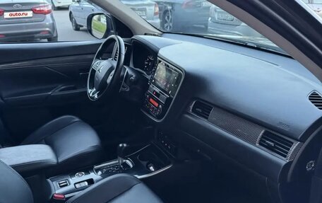 Mitsubishi Outlander III рестайлинг 3, 2019 год, 1 940 000 рублей, 29 фотография