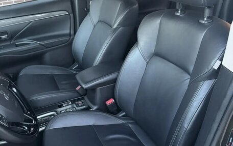 Mitsubishi Outlander III рестайлинг 3, 2019 год, 1 940 000 рублей, 20 фотография