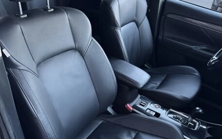 Mitsubishi Outlander III рестайлинг 3, 2019 год, 1 940 000 рублей, 30 фотография