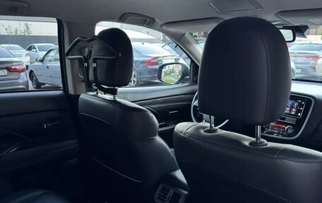 Mitsubishi Outlander III рестайлинг 3, 2019 год, 1 940 000 рублей, 28 фотография