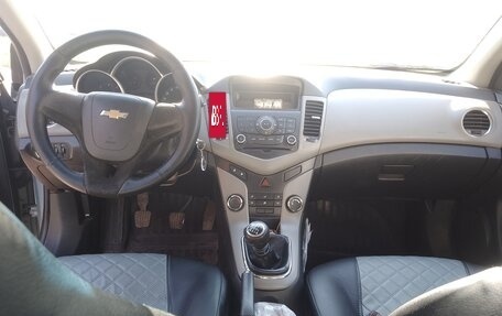 Chevrolet Cruze II, 2011 год, 605 000 рублей, 10 фотография