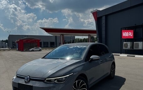 Volkswagen Golf VIII, 2022 год, 1 950 000 рублей, 1 фотография