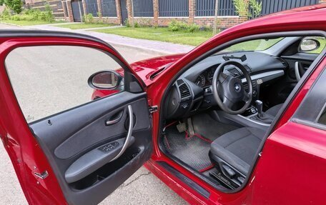 BMW 1 серия, 2009 год, 600 000 рублей, 12 фотография