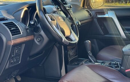 Toyota Land Cruiser Prado 150 рестайлинг 2, 2016 год, 3 863 000 рублей, 13 фотография