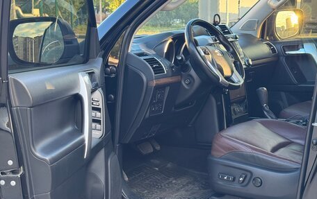 Toyota Land Cruiser Prado 150 рестайлинг 2, 2016 год, 3 863 000 рублей, 12 фотография