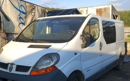 Renault Trafic, 2003 год, 300 000 рублей, 2 фотография