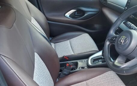 Toyota Yaris Cross, 2021 год, 2 500 000 рублей, 10 фотография