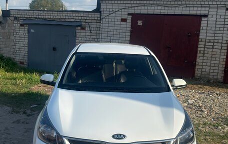 KIA Rio IV, 2018 год, 1 400 000 рублей, 2 фотография