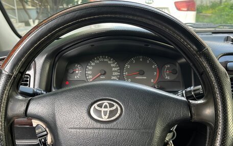 Toyota Avensis III рестайлинг, 2001 год, 565 000 рублей, 20 фотография