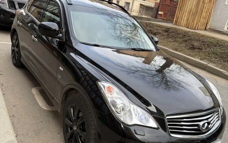 Infiniti QX50 I рестайлинг, 2015 год, 2 100 000 рублей, 1 фотография