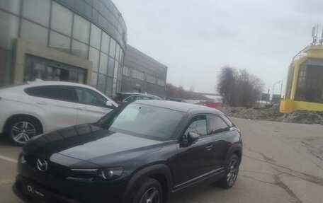 Mazda MX-30, 2020 год, 2 500 000 рублей, 3 фотография