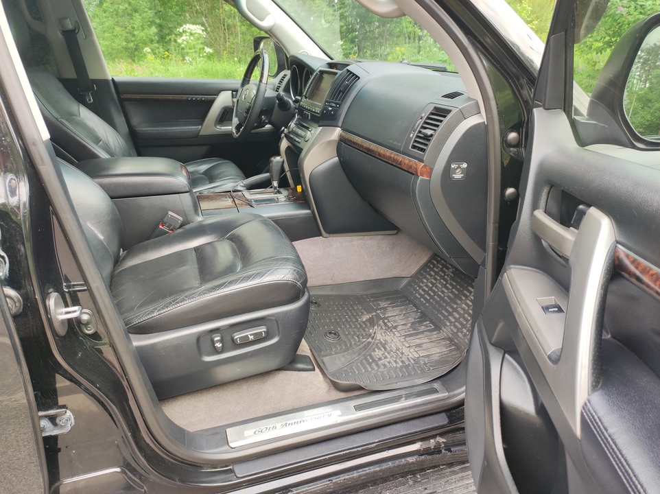 Toyota Land Cruiser 200, 2011 год, 3 800 000 рублей, 11 фотография