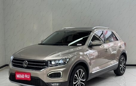 Volkswagen T-Roc I, 2023 год, 1 660 000 рублей, 1 фотография