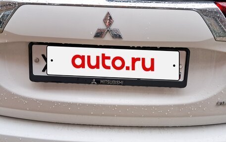 Mitsubishi Outlander III рестайлинг 3, 2018 год, 1 400 000 рублей, 2 фотография