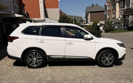 Mitsubishi Outlander III рестайлинг 3, 2018 год, 1 400 000 рублей, 6 фотография