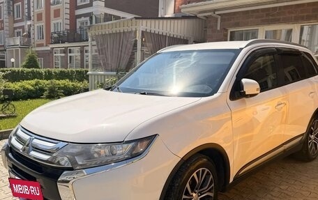 Mitsubishi Outlander III рестайлинг 3, 2018 год, 1 400 000 рублей, 7 фотография
