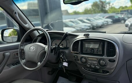 Toyota Sequoia II рестайлинг, 2004 год, 1 150 000 рублей, 28 фотография