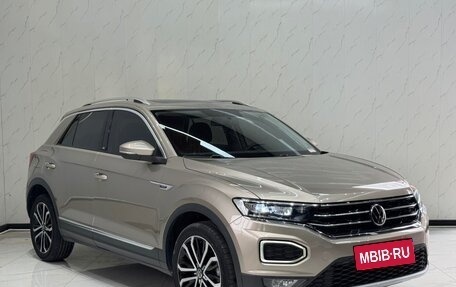 Volkswagen T-Roc I, 2023 год, 1 660 000 рублей, 3 фотография