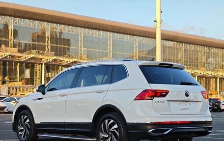 Volkswagen Tiguan II, 2022 год, 2 060 000 рублей, 5 фотография