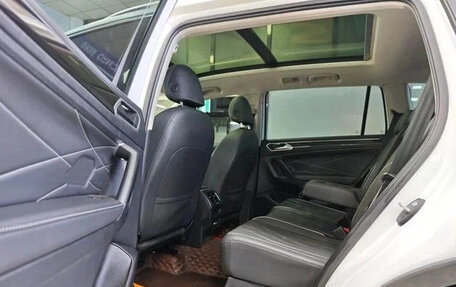 Volkswagen Tiguan II, 2022 год, 2 060 000 рублей, 14 фотография