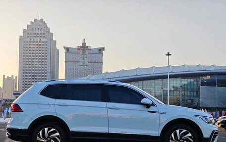 Volkswagen Tiguan II, 2022 год, 2 060 000 рублей, 8 фотография