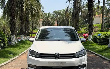 Volkswagen Touran III, 2022 год, 1 280 010 рублей, 2 фотография
