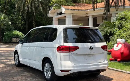 Volkswagen Touran III, 2022 год, 1 280 010 рублей, 5 фотография