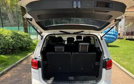Volkswagen Touran III, 2022 год, 1 280 010 рублей, 12 фотография