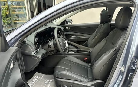 Hyundai Elantra, 2023 год, 1 220 000 рублей, 6 фотография