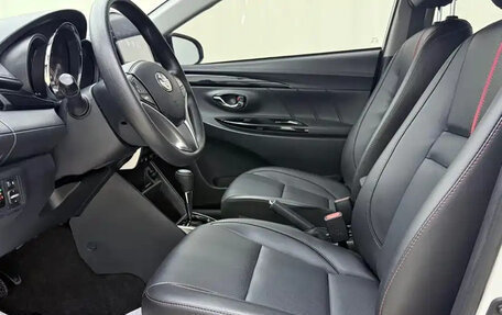 Toyota Yaris XP150 рестайлинг, 2022 год, 1 050 099 рублей, 12 фотография