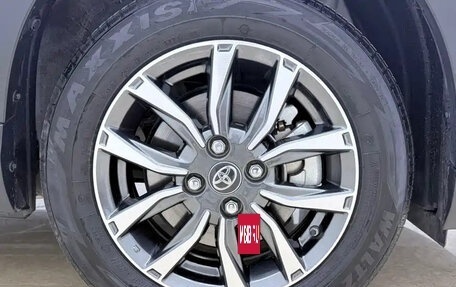 Toyota Yaris XP150 рестайлинг, 2022 год, 1 050 099 рублей, 23 фотография