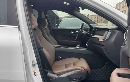 Volvo XC60 II, 2024 год, 4 300 000 рублей, 18 фотография