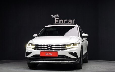 Volkswagen Tiguan II, 2024 год, 3 200 000 рублей, 3 фотография
