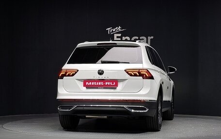 Volkswagen Tiguan II, 2024 год, 3 200 000 рублей, 4 фотография