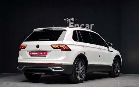 Volkswagen Tiguan II, 2024 год, 3 200 000 рублей, 2 фотография