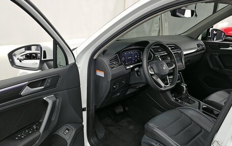 Volkswagen Tiguan II, 2024 год, 3 200 000 рублей, 19 фотография