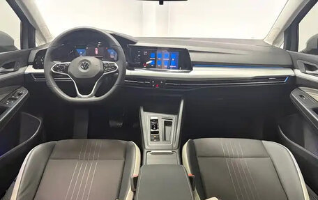 Volkswagen Golf VIII, 2023 год, 2 016 000 рублей, 11 фотография