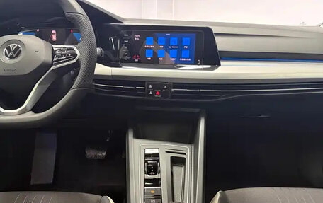 Volkswagen Golf VIII, 2023 год, 2 016 000 рублей, 12 фотография