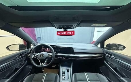 Volkswagen Golf VIII, 2022 год, 1 832 000 рублей, 2 фотография